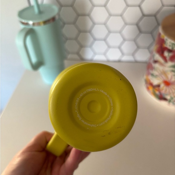 40 oz Hydro Flask Green Travel Tumbler - Picture 6 of 7